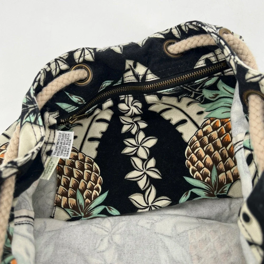 Tommy Bahama‎ Drawstring Backpack Pineapple Hawaii Hawaiian Tropical Black